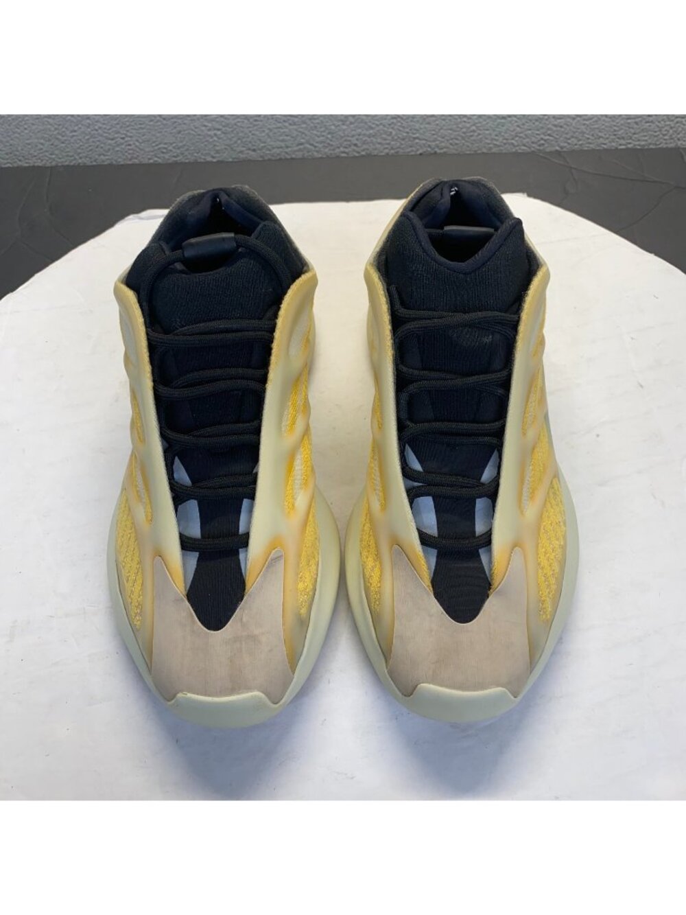 adidas Yeezy 700 V3 'Mono Safflower' HP5425,Size 10,Mens Athletic Shoes